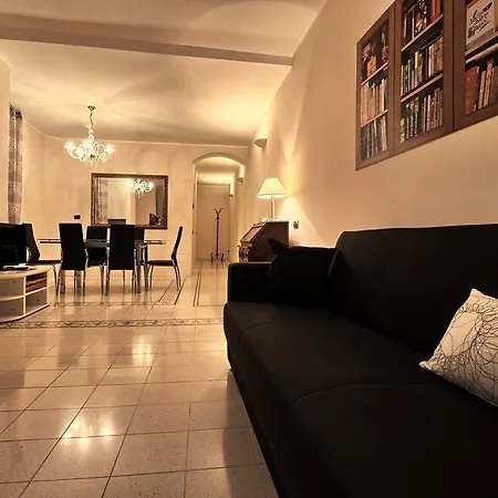 Ancient Courtyard Bonanomi 2 Bedroom דירה