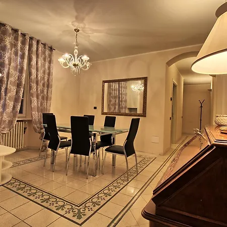 Ancient Courtyard Bonanomi 2 Bedroom Como