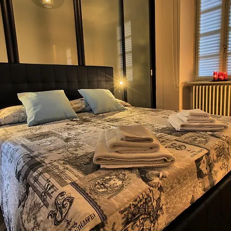 Ancient Courtyard Bonanomi 2 Bedroom Appartement